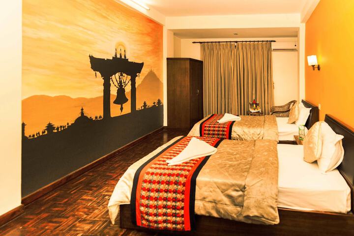 Room 32 of 79