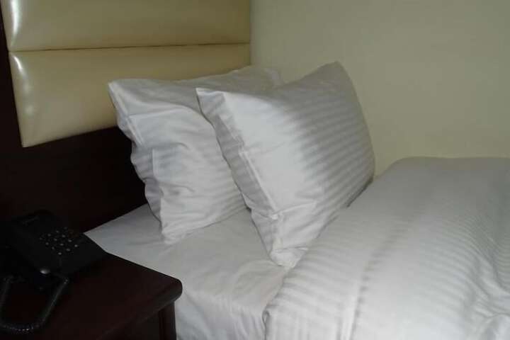Room 10 of 38