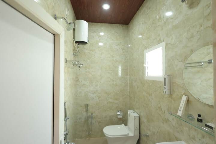 Room 6 of 14