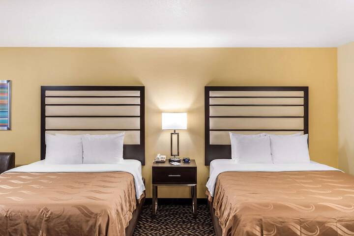 2 Queen Beds (7 of 7)