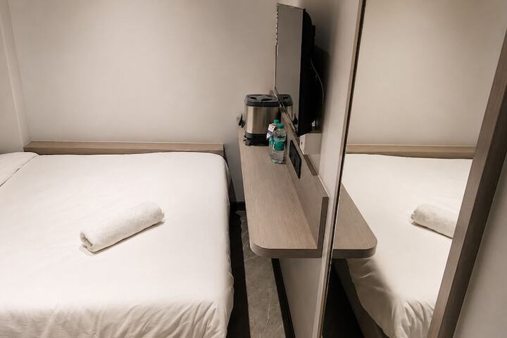 Room 21 of 48