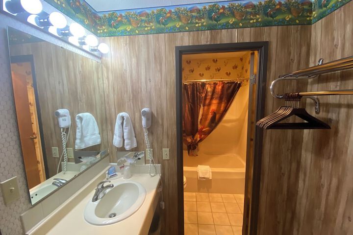 Room 76 of 106