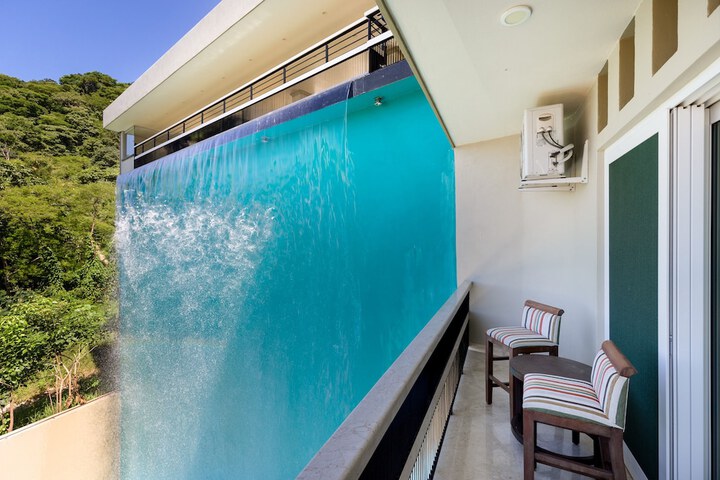 Pool 195 of 336