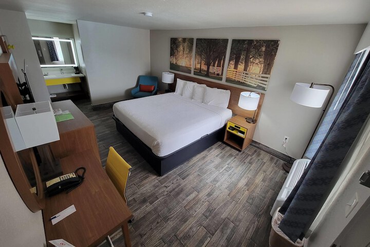 Room 1 of 11