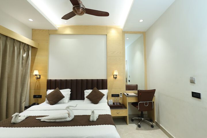 Room 40 of 136