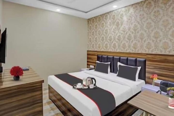 Room 4 of 10