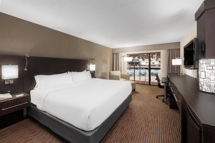 Standard | King Bed (10 of 10)
