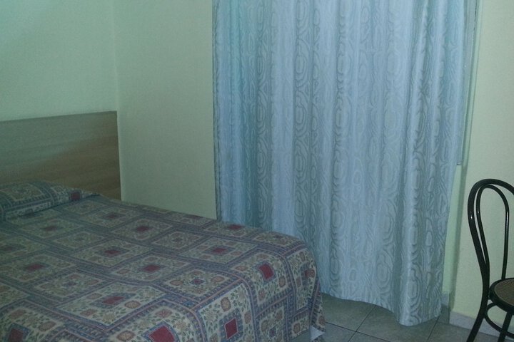 Room 6 of 40