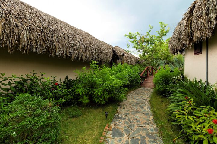 Hotel Exterior 50 of 53