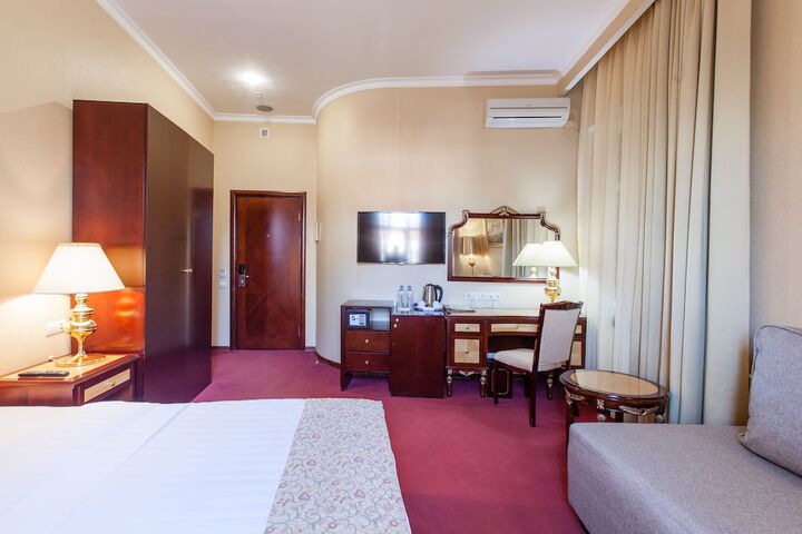 Room 10 of 47