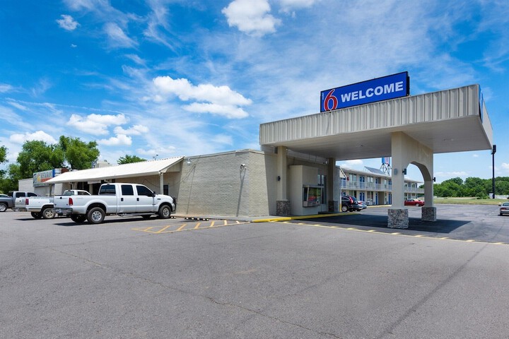 Motel 6 Van Buren AR in Van Buren, AR