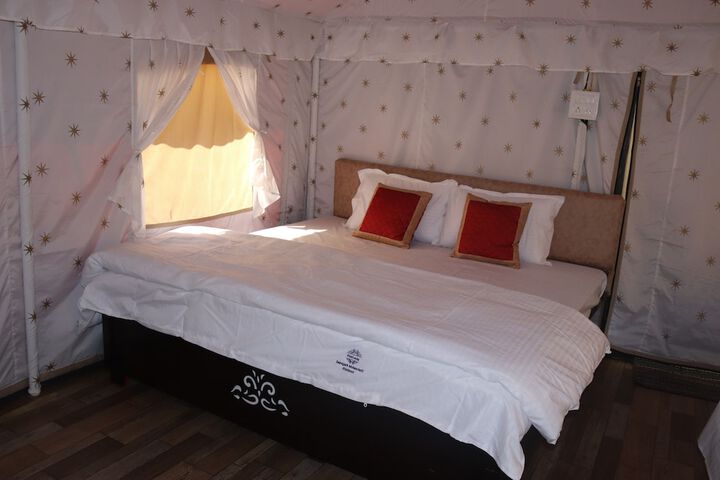 Room 6 of 30