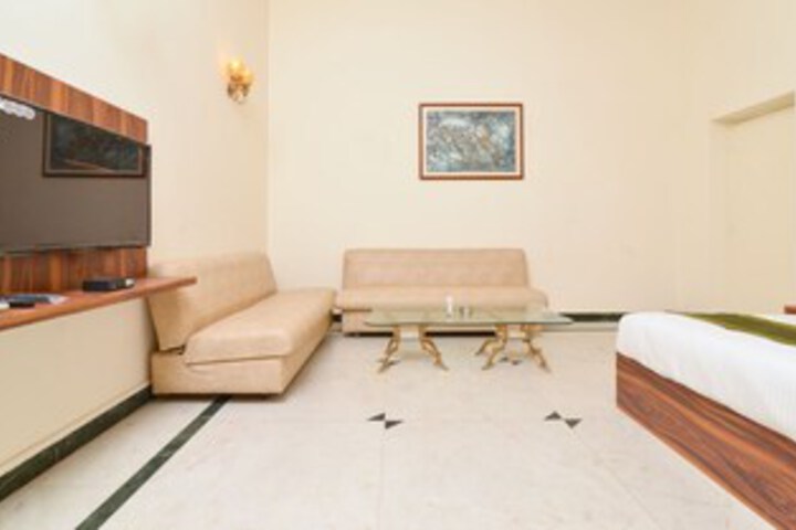 Room 27 of 29