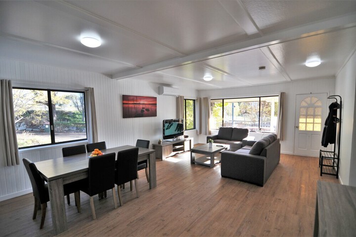 Room 2 of 74