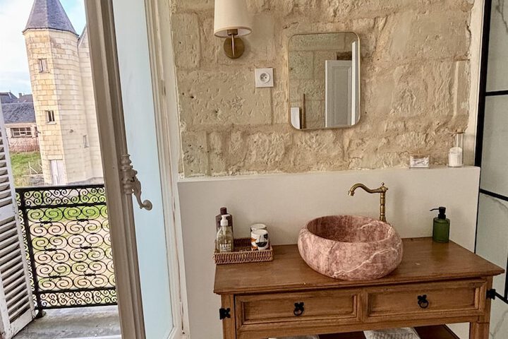 Room 9 of 28