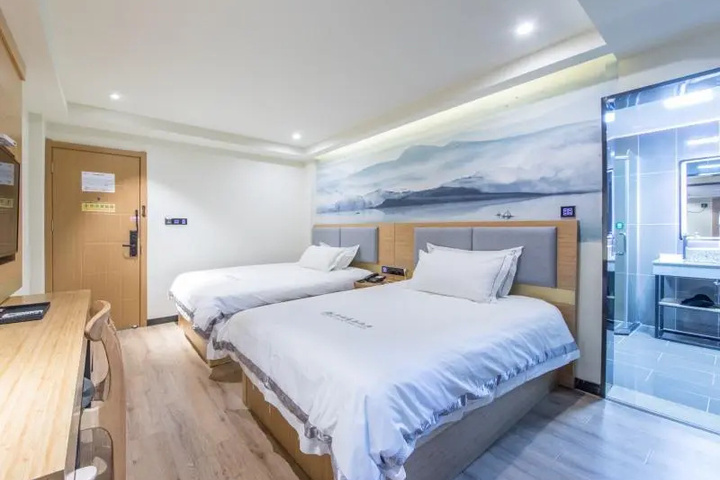 Room 4 of 13