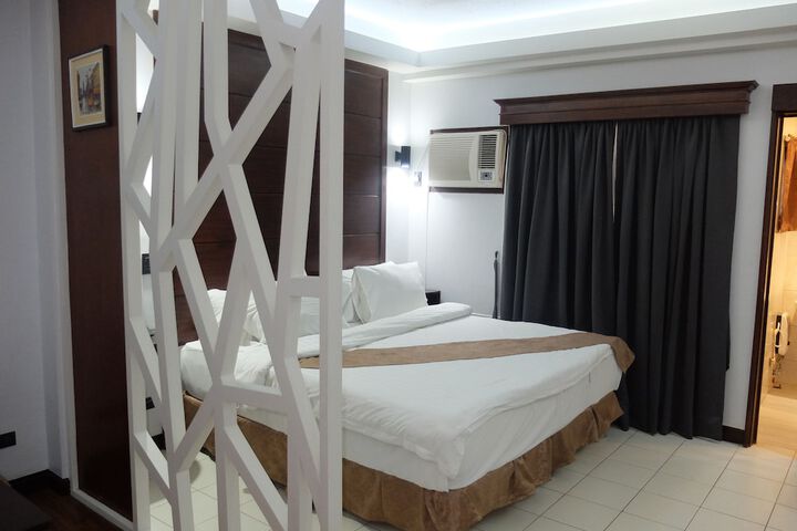Room 22 of 114