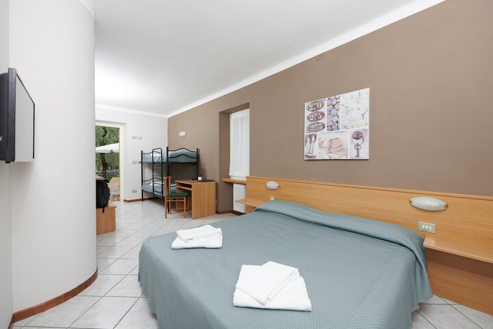 Room 10 of 62