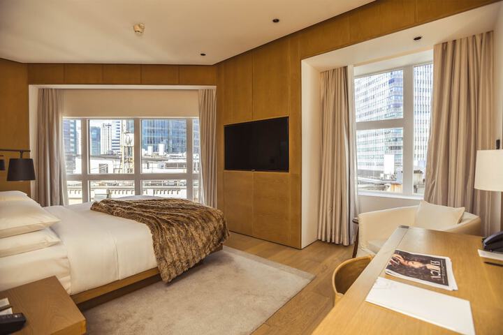 Room 70 of 109