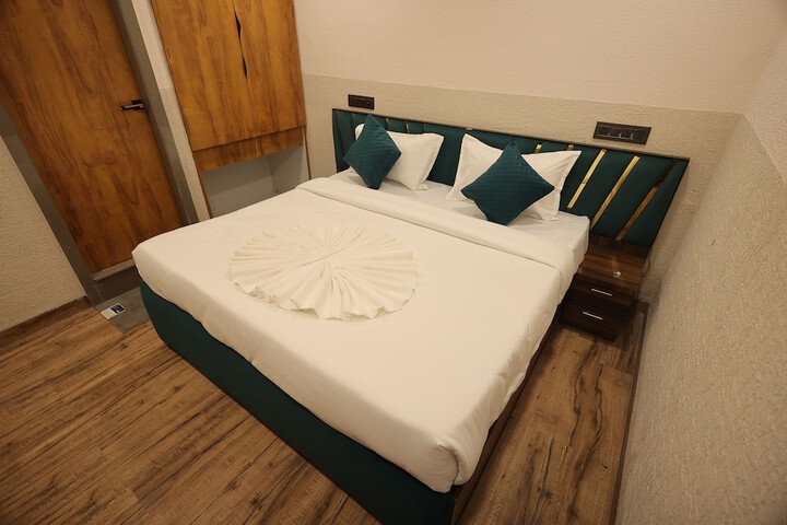 Room 9 of 21