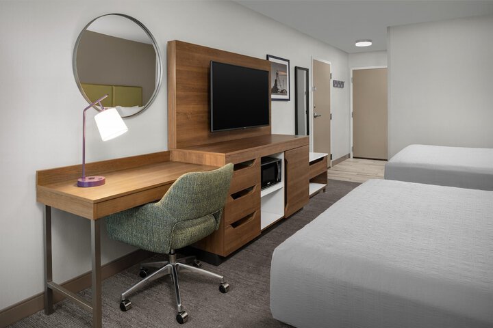 Room 10 of 34