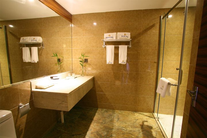 Room 4 of 20