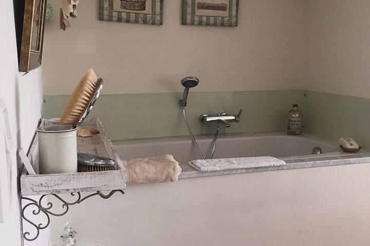 Room 8 of 20