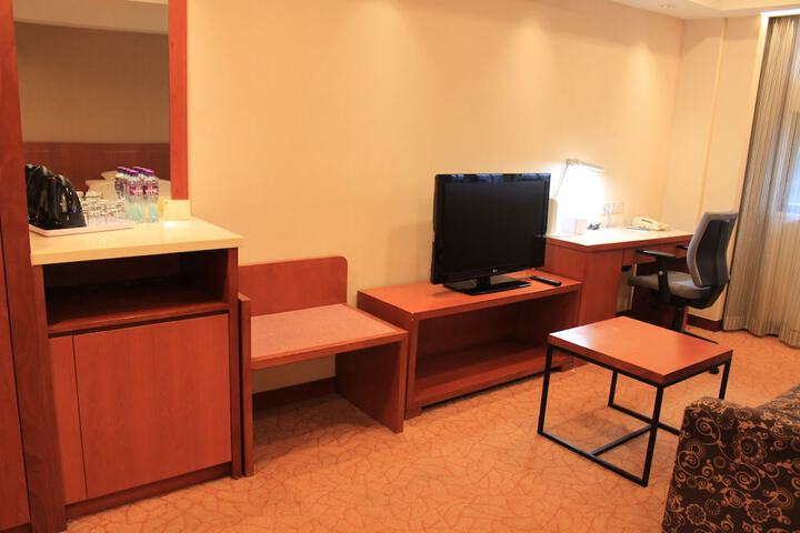 Room 19 of 40