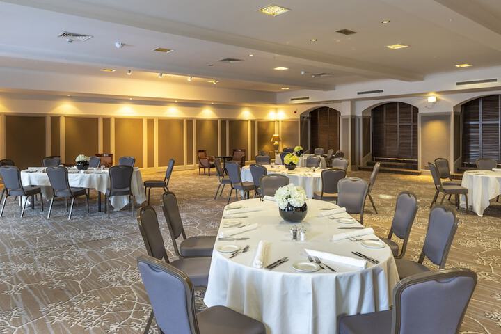 Ballroom/Hall 84 of 92