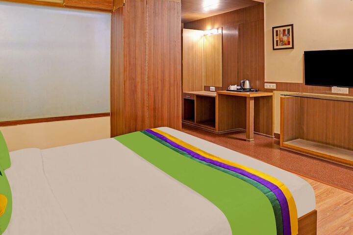 Room 13 of 38
