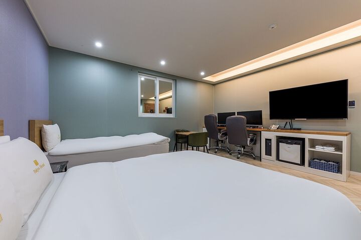 Room 30 of 63