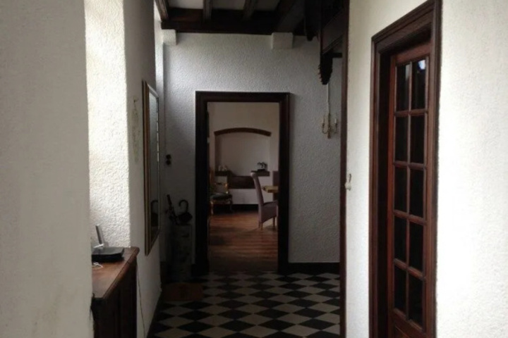 Room 11 of 16