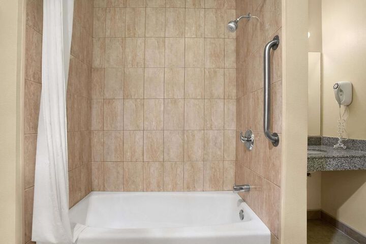 Room 21 of 64