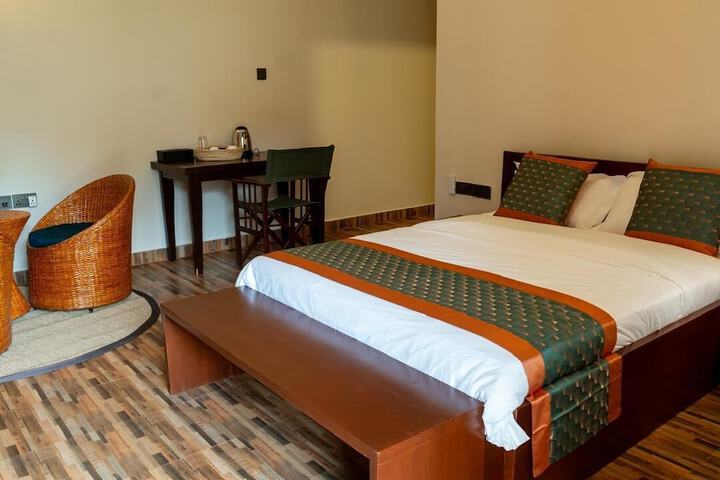 Room 4 of 28