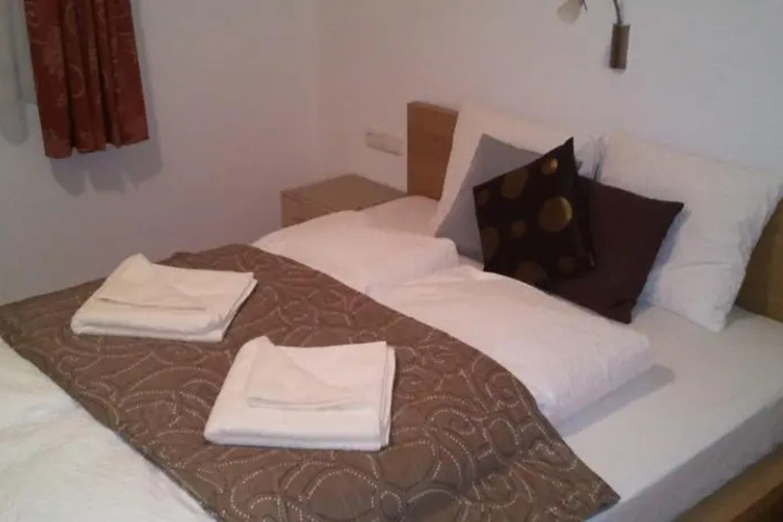 Room 6 of 21