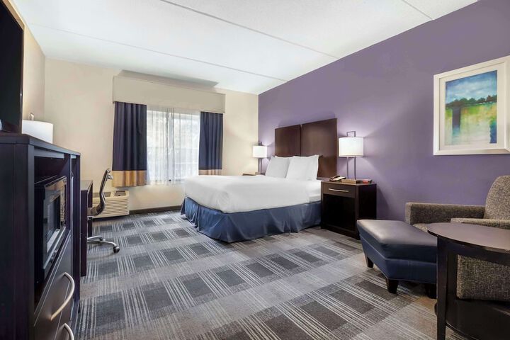 Queen Bed Accessible (19 of 19)