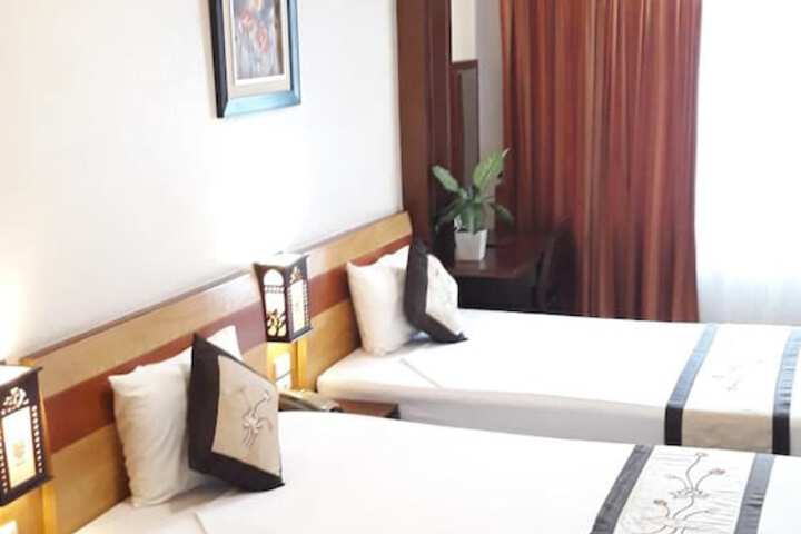 Room 12 of 27