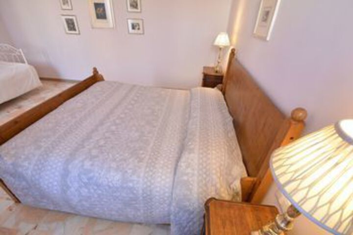 Room 11 of 25