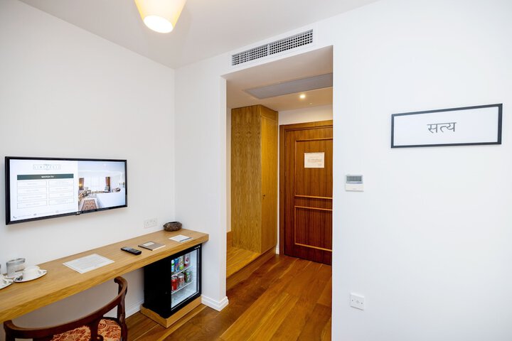 Room 145 of 171