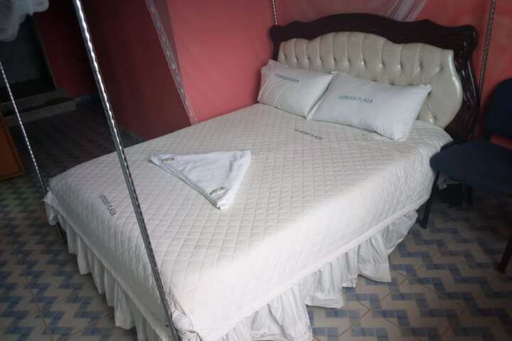 Room 6 of 18