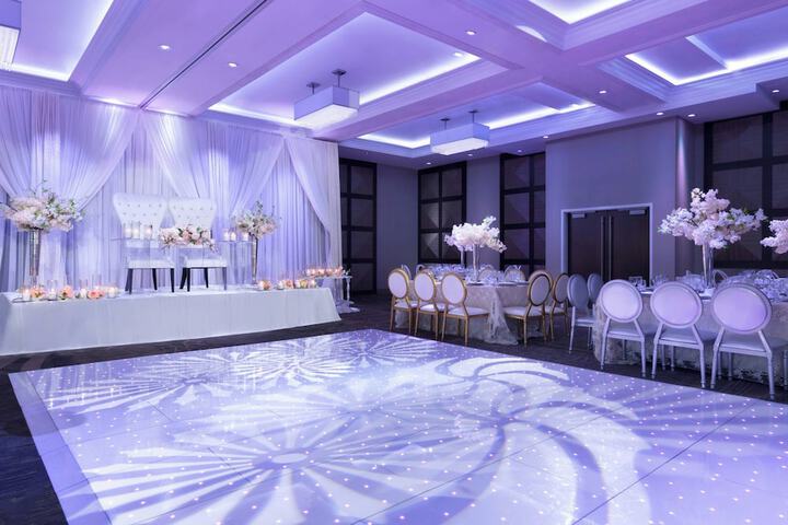 Ballroom/Hall 34 of 45