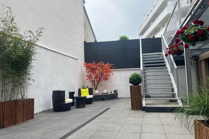 Hotel Exterior 50 of 52
