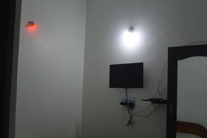 Room 9 of 94
