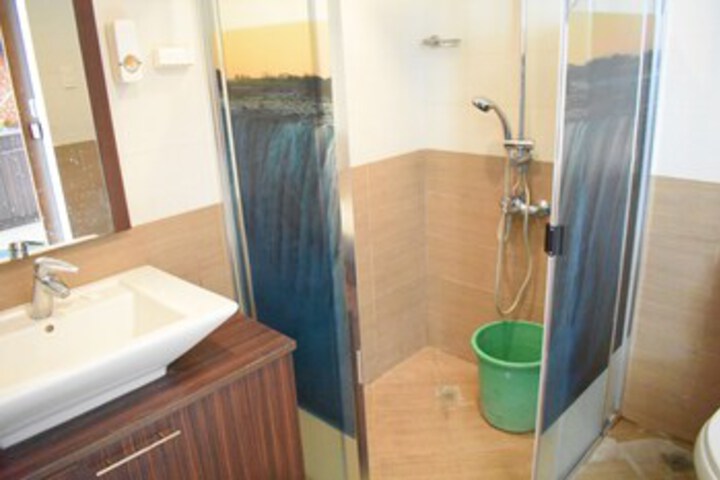 Room 5 of 96