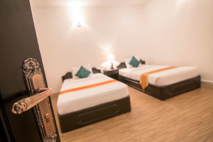Room 19 of 38