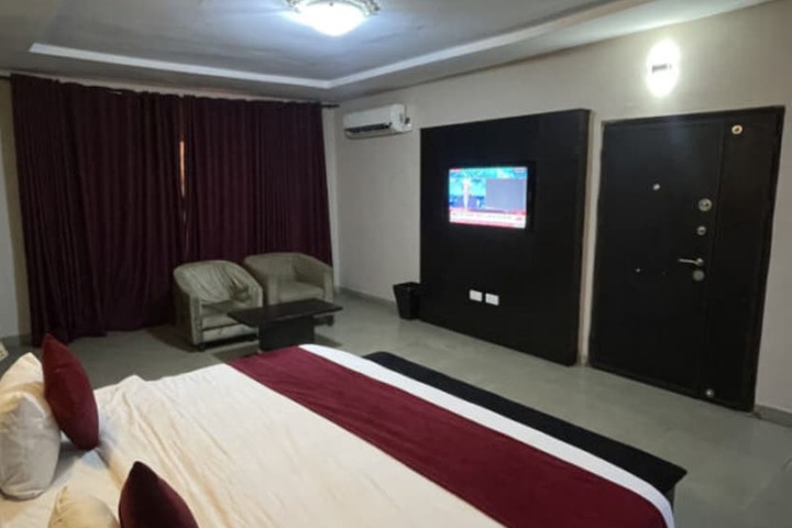 Room 3 of 14