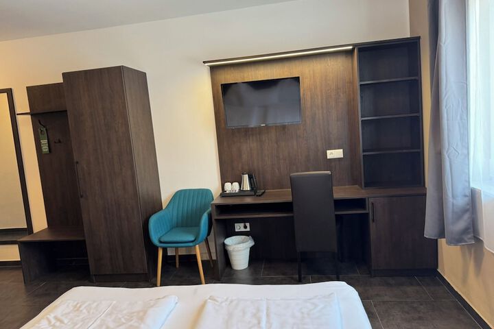 Room 16 of 29