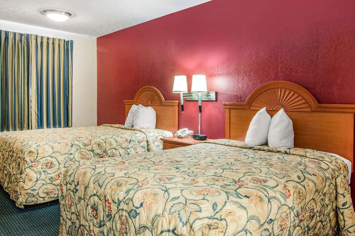 2 Double Beds (2 of 5)