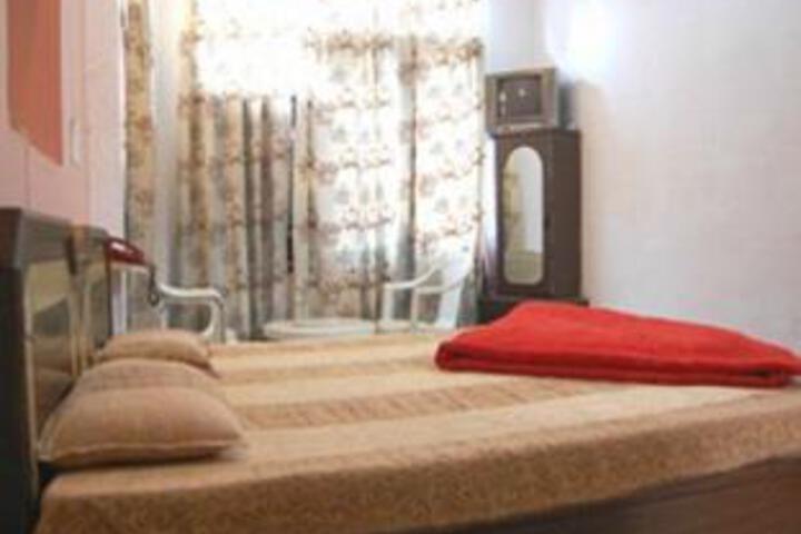Room 4 of 7