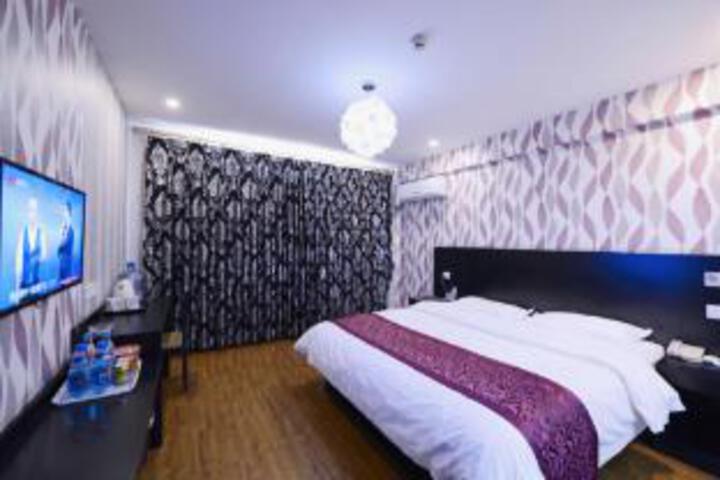 Room 4 of 5